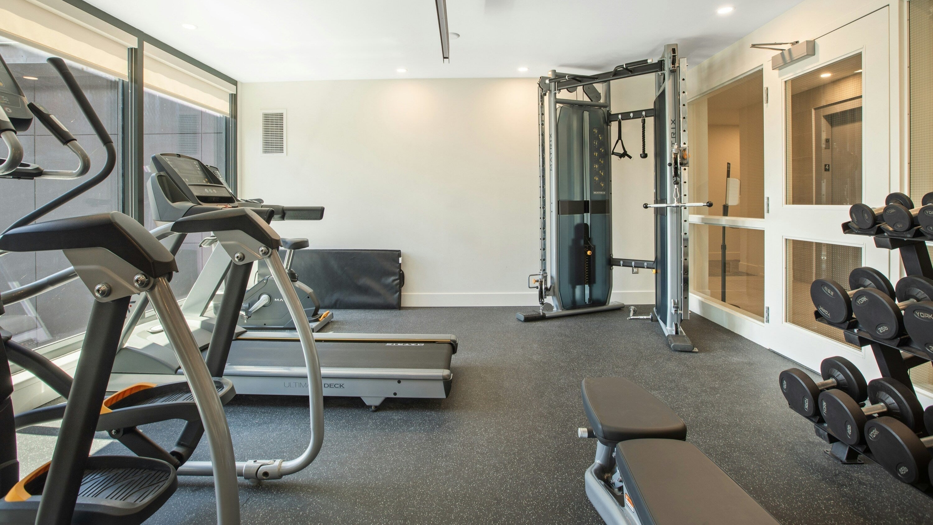 Foam vs Rubber Gym Flooring: How to choose?